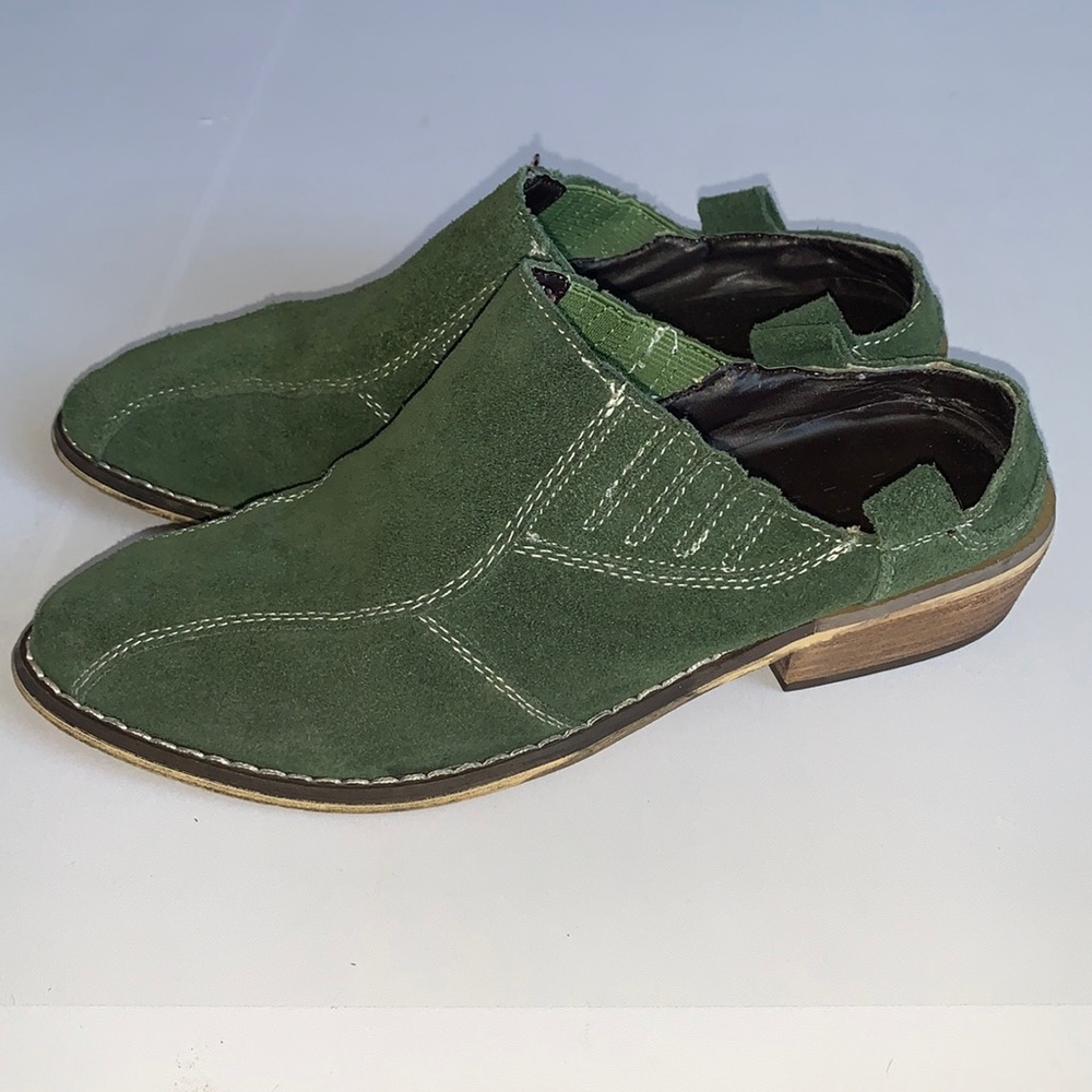 Fiel for Sundance Catalog Green Suede Beatrice Mules Slides Size 6